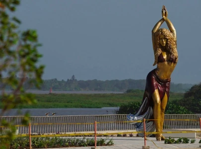 shakira s home city unveils giant statue of hips don t lie singer