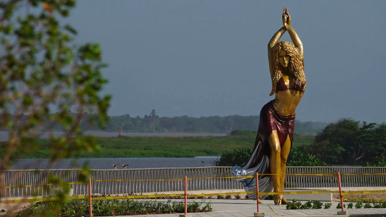 shakira s home city unveils giant statue of hips don t lie singer