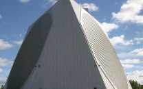 iran claims it destroyed us missile tracking radar in qatar