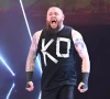 kevin owens re signs with wwe vows to wrestle for nearly 5 more years
