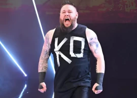 kevin owens re signs with wwe vows to wrestle for nearly 5 more years