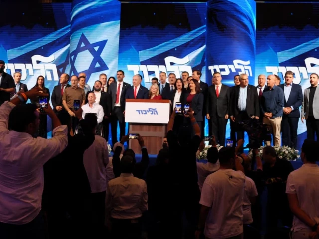 Netanyahu, Eisenkot stake rival claims to lead Israel after deadlocked vote - The Express Tribune
