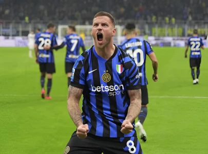 inter now 1 point behind leaders napoli with 2 1 win over fiorentina inter now 1 point behind leaders napoli with 2 1 win over fiorentina