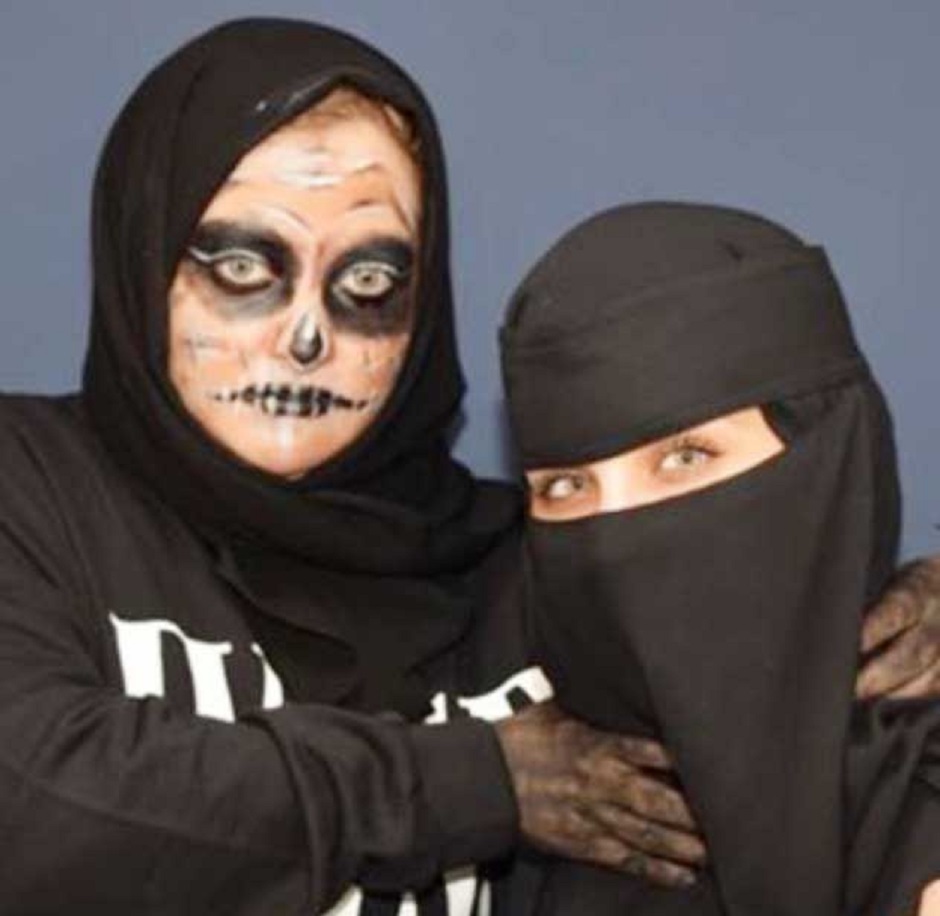 Makeup artist Malak Al-Qanaâa on the right.