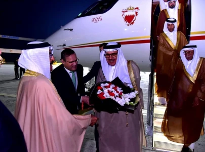 bahrainian fm arrives in pakistan for two day visit