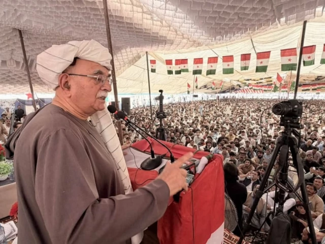 Achakzai refuses talks without consultation with Imran