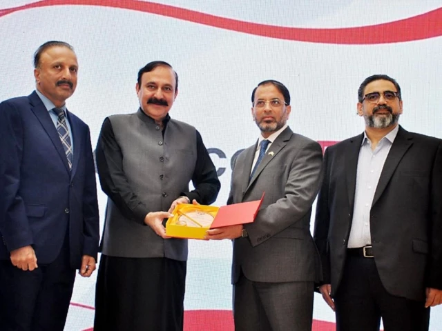 parliamentary affairs minister tariq fazal chaudhry receives a shield from the pakistan american chicagoland chamber of commerce paccc upon completion of its mentorship programme app parliamentary affairs minister tariq fazal chaudhry receives a shield from the pakistan american chicagoland chamber of commerce paccc upon completion of its mentorship programme app