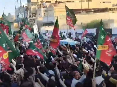 pickpockets strike during k p cm s rally in karachi