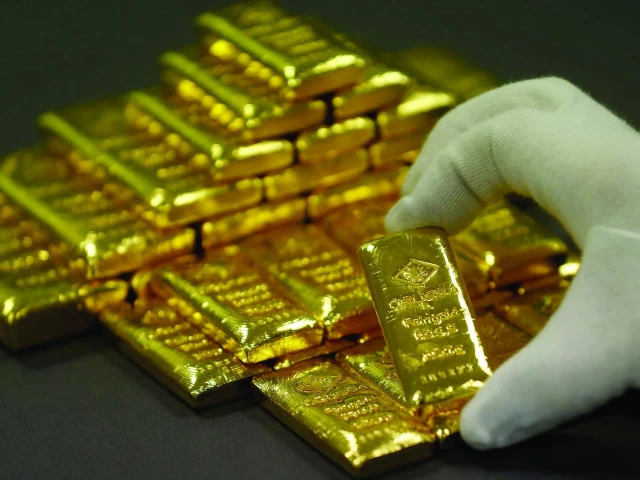 globally gold prices rose for a third straight session helped by a softer dollar and safe haven demand amid economic and geopolitical uncertainty photo reuters globally gold prices rose for a third straight session helped by a softer dollar and safe haven demand amid economic and geopolitical uncertainty photo reuters