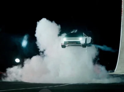tesla s new roadster turns in air with spacex thrusters won t land until 2028 tesla s new roadster turns in air with spacex thrusters won t land until 2028