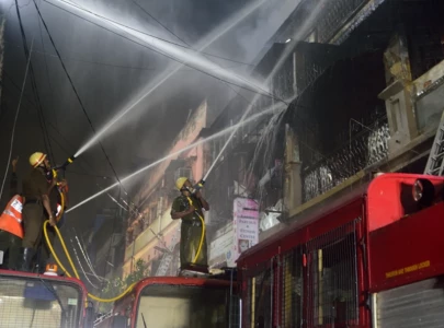 7 dead over 40 injured as fire engulfs residential building in western india