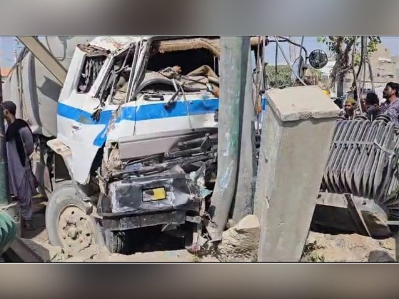 woman infant die in a road accident in karachi on november 4 2023 photo express news