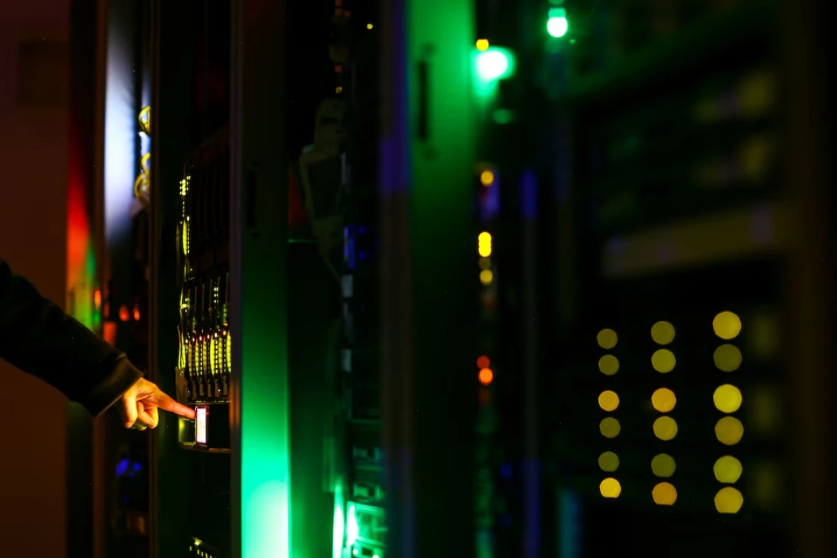 How one hacker used AI agents and a few thousand dollars to break into scores of sites