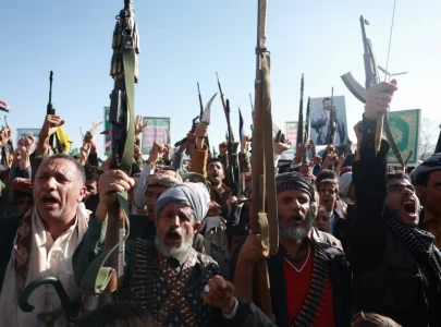 houthi attack kills 53 at yemen government training camp officials say