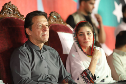 imran says won t sit with nawaz zardari