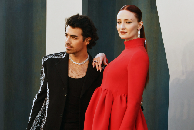 sophie turner sues joe jonas for custody of their two children