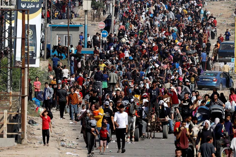 palestinians fleeing north gaza walk towards the south photo reuters