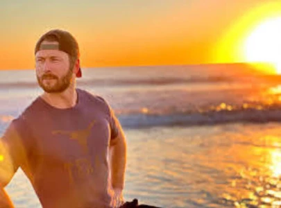 glen powell declines role in upcoming jurassic world film