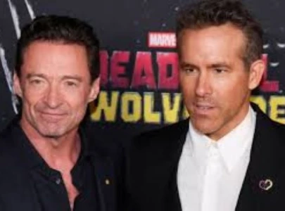 ryan reynolds and hugh jackman surprise comic con audience with special screening