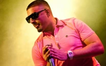 dutch pakistani singer imran khan brought his first live performance to karachi