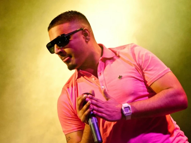 Dutch-Pakistani singer Imran Khan brought his first live performance to Karachi