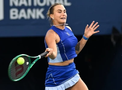swiatek dominates shnaider to set up toronto semi with svitolina