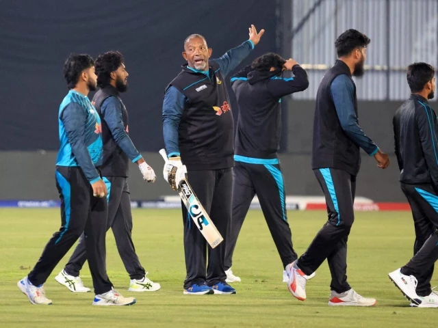 bangladesh head coach phil simmons during practice photo reuters bangladesh head coach phil simmons during practice photo reuters