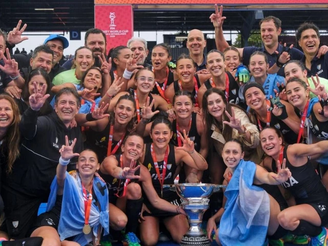 argentina team celebrates with the women s hockey world cup trophy photo afp argentina team celebrates with the women s hockey world cup trophy photo afp