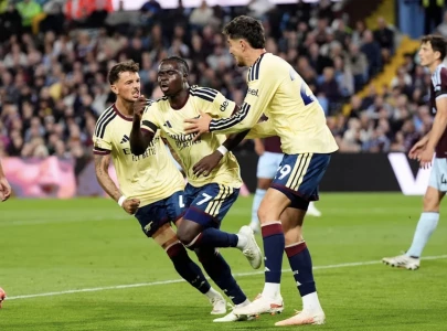 arsenal punish troubled villa
