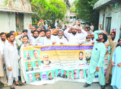 employees protest abolition of 17 000 posts employees protest abolition of 17 000 posts