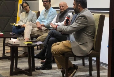 iba faculty member and senior journalist shahzeb ahmed speaks at the screening of a documentary highlighting the legal lacunae in the murder of journalist zakir hussain dahar during an event at cej iba on wednesday photo express