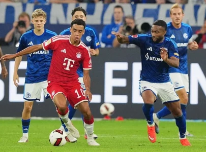 bayern held to draw by stubborn schalke