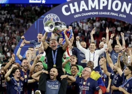 paris saint germain coach luis enrique celebrates with players and staff after their uefa champions league final victory over arsenal in budapest hungary photo reuters