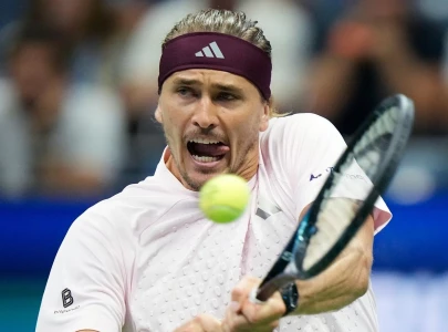 zverev romps into quarter finals