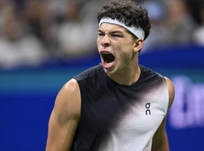 shelton stuns alcaraz in us open quarter final