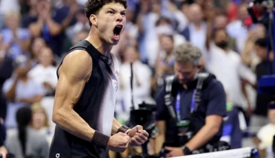 ben shelton of the u s celebrates winning his quarter final match against spain s carlos alcaraz photo reuters ben shelton of the u s celebrates winning his quarter final match against spain s carlos alcaraz photo reuters