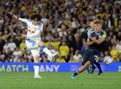 leeds cruise into premier league top three leeds cruise into premier league top three