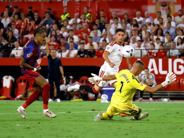 Raphinha treble keeps Barca perfect