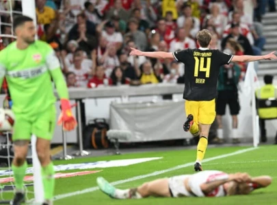 dortmund climb to bundesliga summit