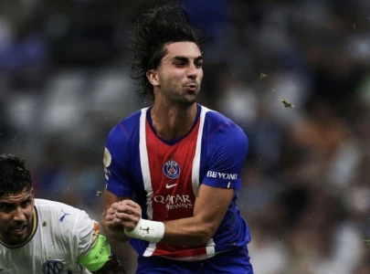 psg beat 10 man marseille in ligue 1