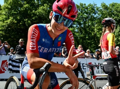 afghan cyclist who disguised herself as man wins asian games silver
