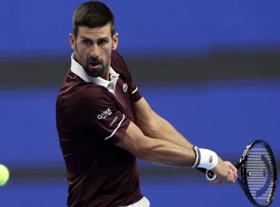 djokovic grinds out opening round win at china open