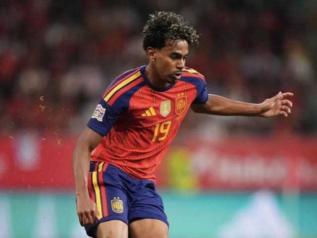 Yamal on target as Spain hold off Czech Republic