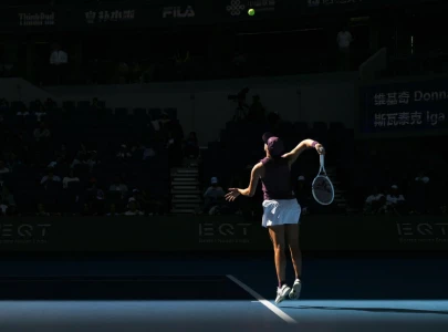 swiatek zheng survive three set tests swiatek zheng survive three set tests