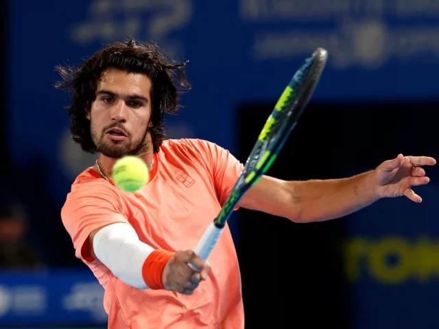 Alcaraz rallies past Munar into Japan Open final