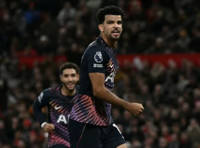 spurs rescue draw at manchester united