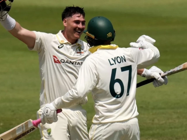 australia s matt renshaw celebrates his century with his teammate nathan lyon on day two of the first cricket test match between south africa and australia in durban photo afp australia s matt renshaw celebrates his century with his teammate nathan lyon on day two of the first cricket test match between south africa and australia in durban photo afp