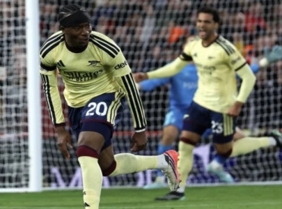arsenal snatch late win to keep pressure on manchester city arsenal snatch late win to keep pressure on manchester city