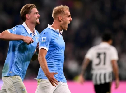 lazio thrash juventus to join inter on top lazio thrash juventus to join inter on top