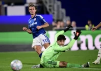 nicolas paz scored twice as como made it a night to forget for manchester united photo afp